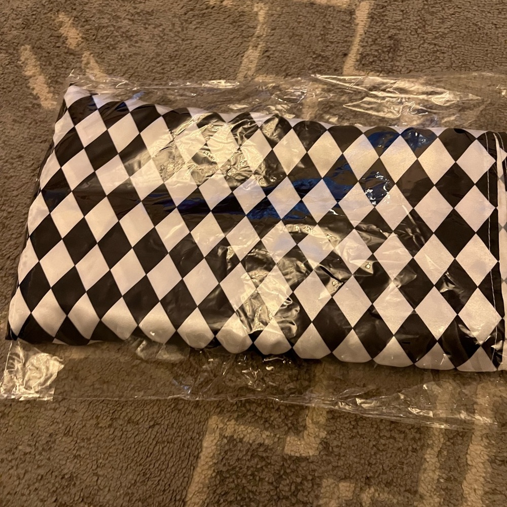 Herliqin pattern table runners